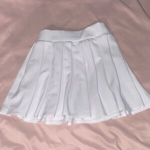 Pleated White Skirt XS
